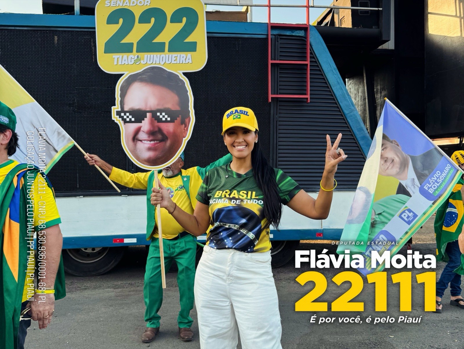 Flávia Moita em comício de campanha